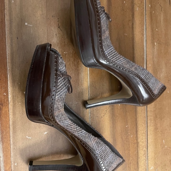 Marc Fisher 'Vica' Peep Hole Platform Pumps - Brown Patent Leather and Plaid - 7 - Picture 5 of 11